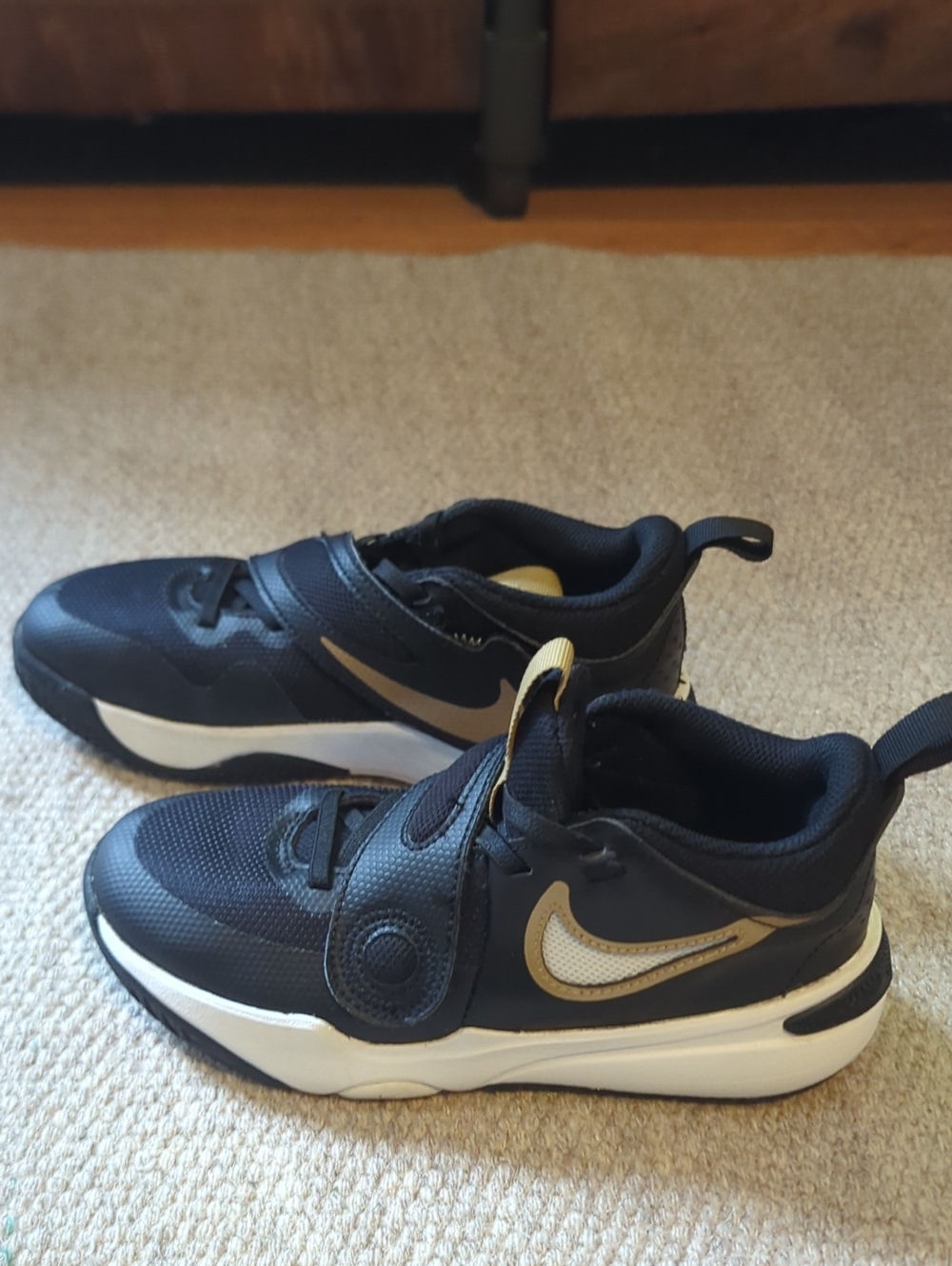 Nike Team Hustle D 11 (GS) Black/Gold/White DV8994-004 Size 1.5Y